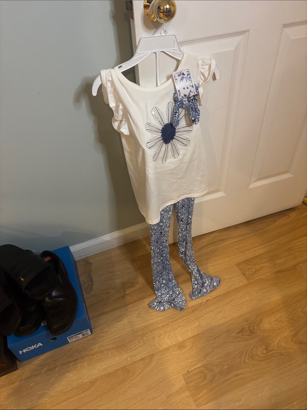 btween Cream Top with Blue Floral Leggings Set